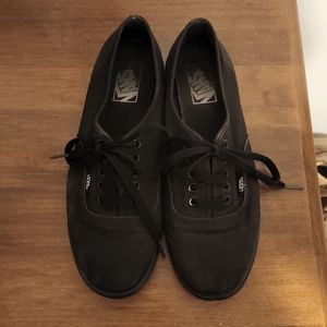 Vans black skate shoe